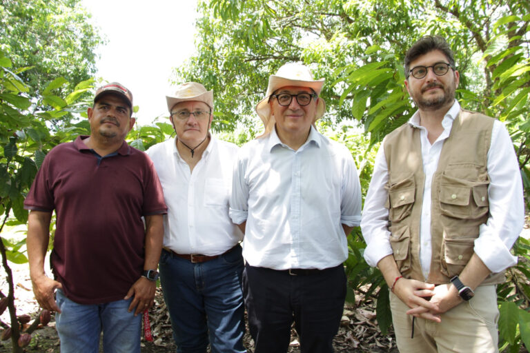 Ferrero por el Campo incrementa los agricultores de cacao beneficiados y los impulsa hacia un futuro rentable
