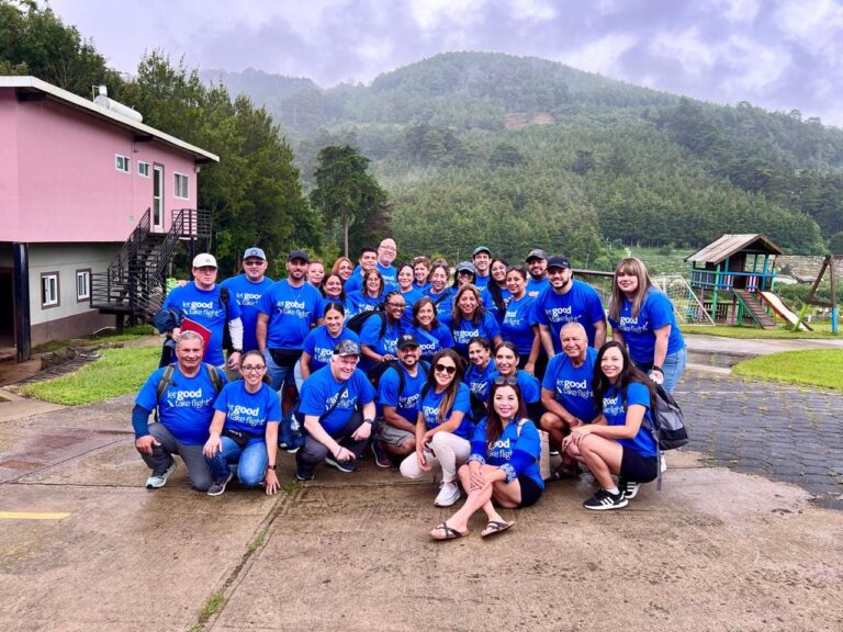 American Airlines y su red de Latin Diversity Network se unen para renovar una escuela en Guatemala