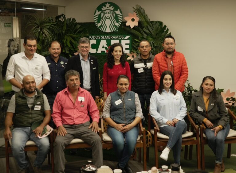 Caficultores mexicanos visitan 59 tiendas de Starbucks México