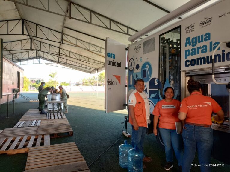 World Vision México intensifica su apoyo en Guerrero tras el Huracán John con planta purificadora de agua para los damnificados