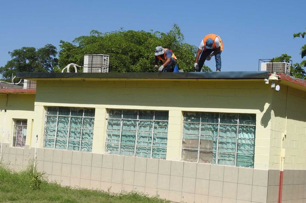 acceso al agua en escuelas públicas