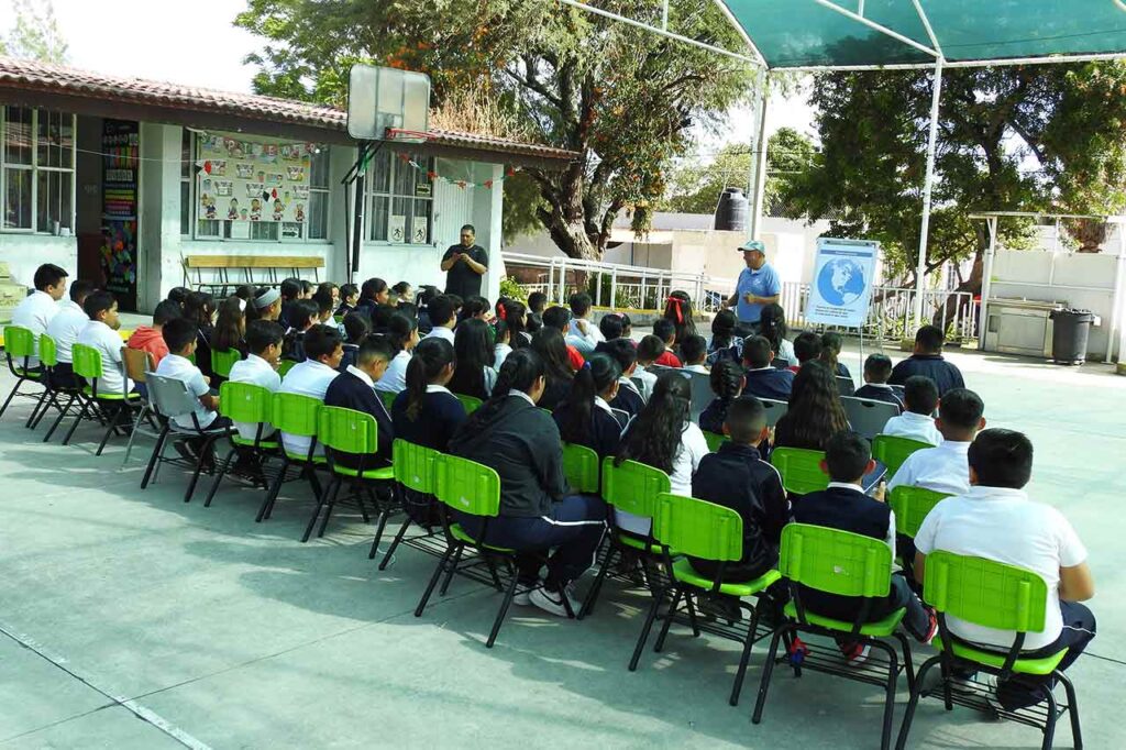 acceso al agua en escuelas públicas